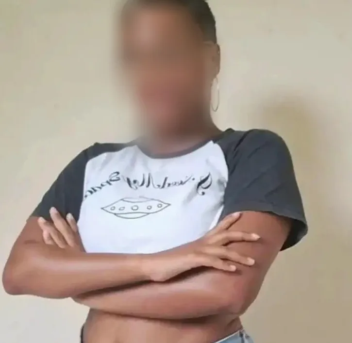 Alexandra, 27
