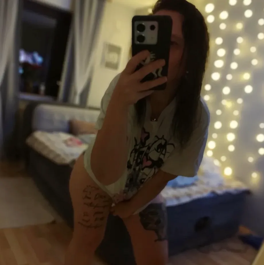 Alexandra, 36