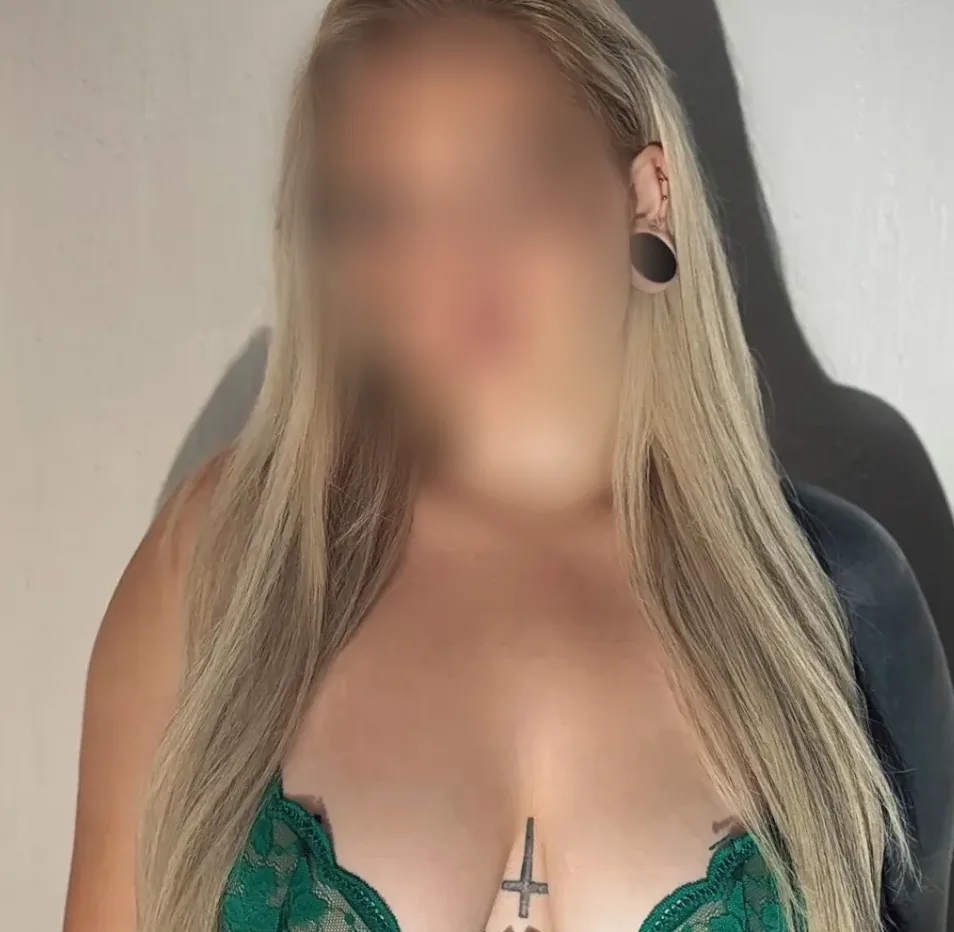 Angelika, 25