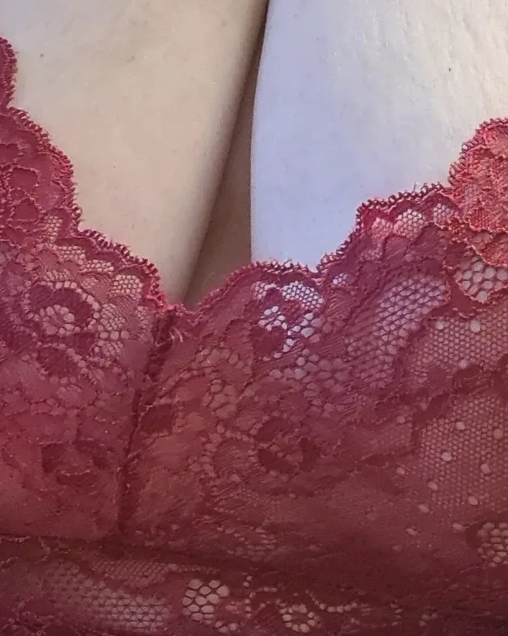 Bernadette, 32