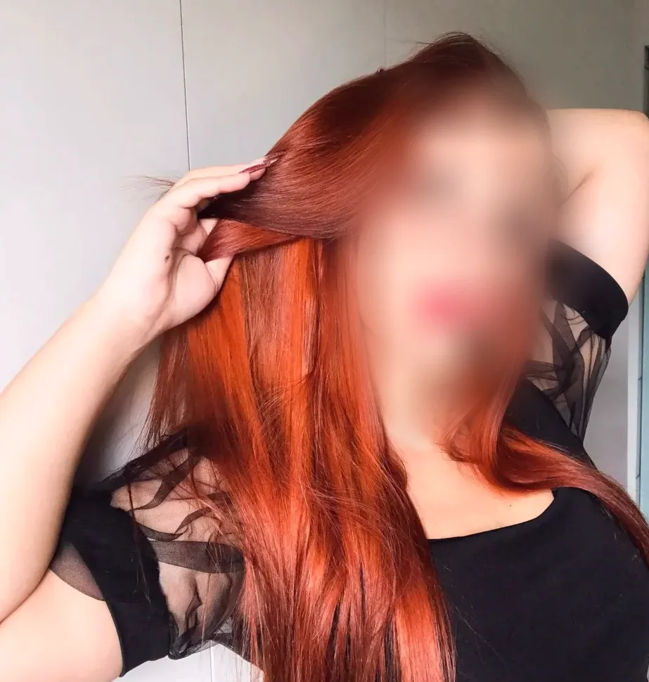 Julia, 32