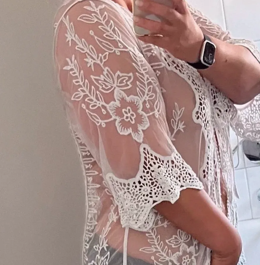 Mirela, 36