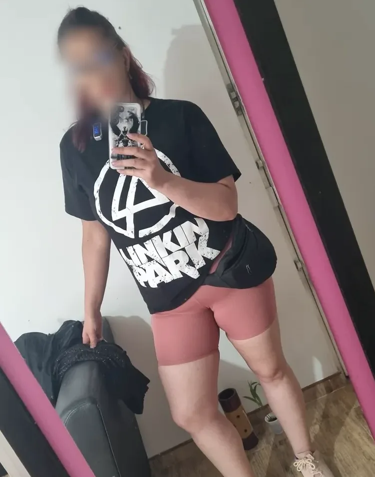 Nina, 39